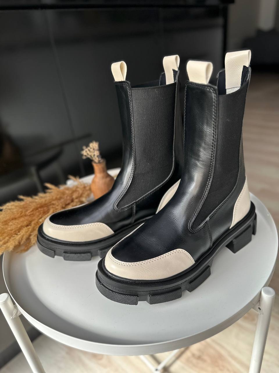 00006 - Stradivarius Flat Ankle Boots