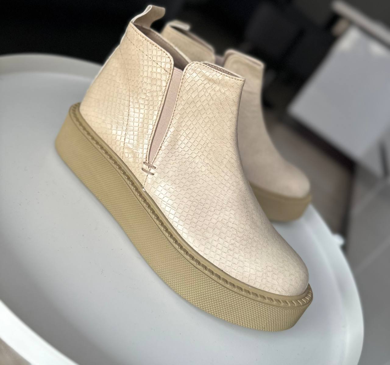 00011 - Stradivarius Flat Ankle Boots