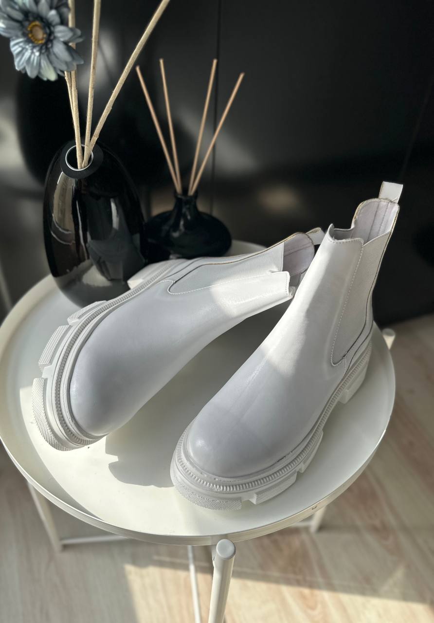 00029 - Flat Ankle Boots