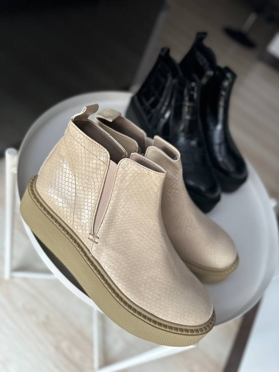 00012 - Stradivarius Flat Ankle Boots