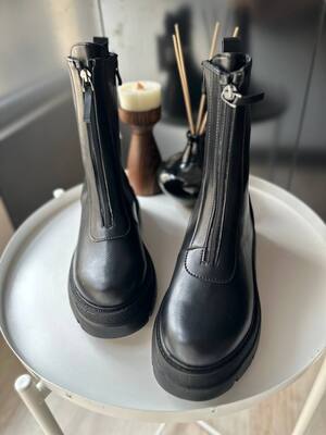 00009 - Stradivarius Flat Ankle Boots