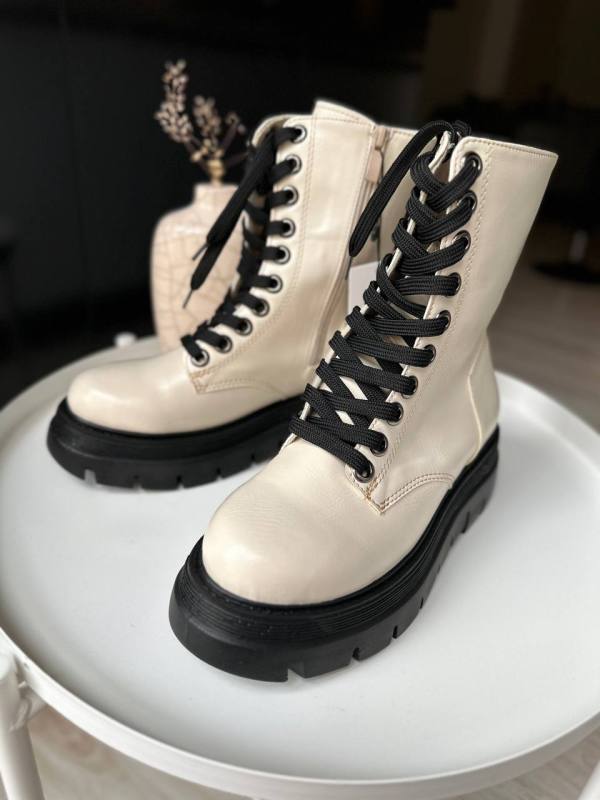 00002 - Stradivarius Flat Ankle Boots